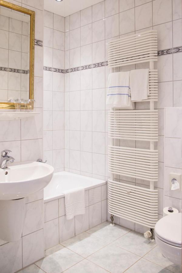 Twin Room with Balcony,1274327524:JPEG