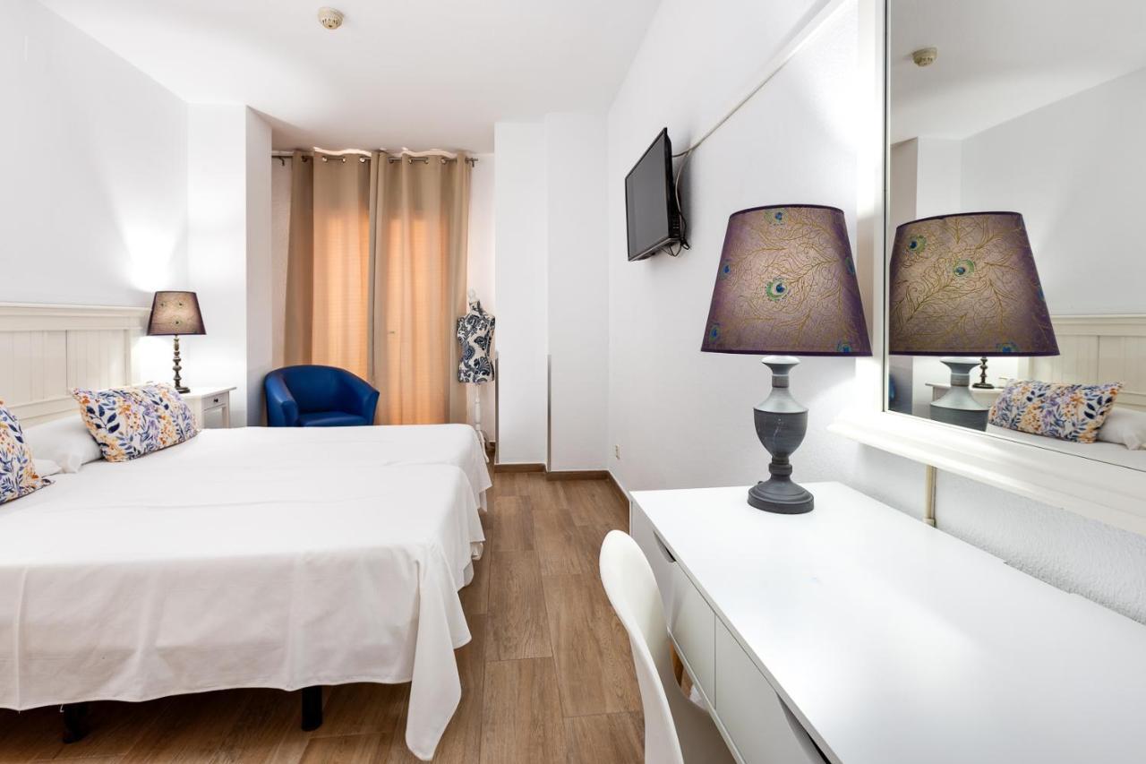 Kamer met 1 Groot Bed of 2 Aparte Bedden en Uitzicht op de Stad
