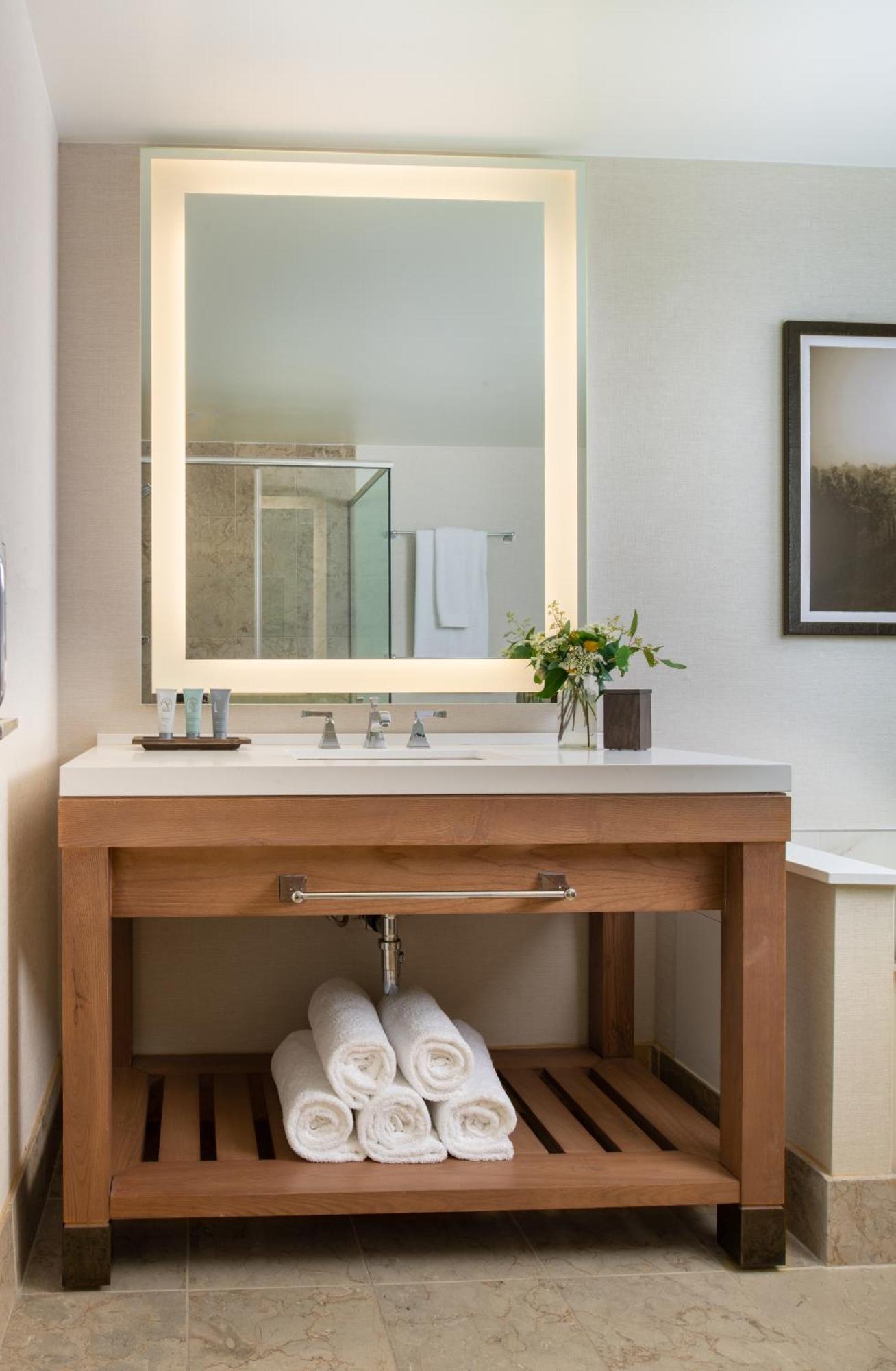 Deluxe King Suite