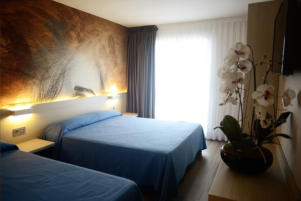 Double or Twin Room with Private Bathroom,736126885:JPEG