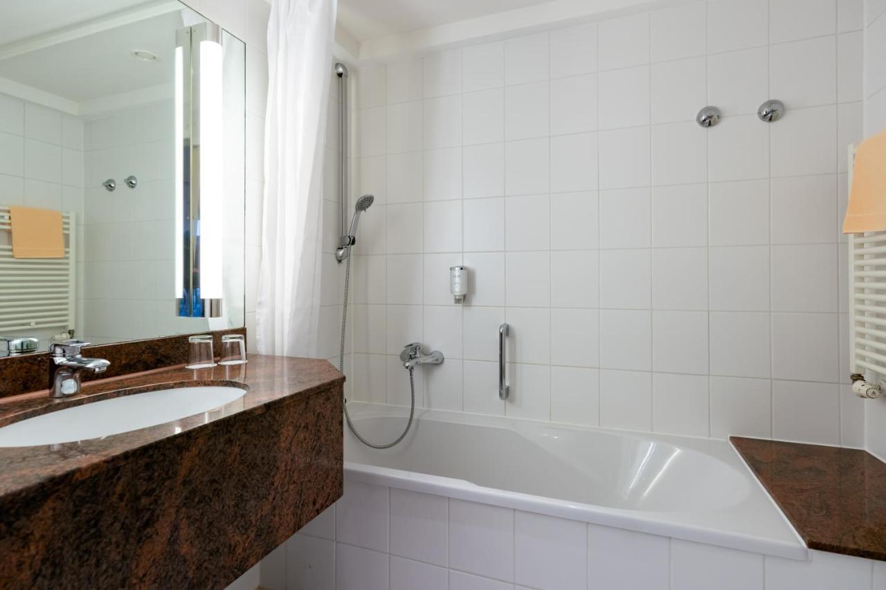 Single Room with Balcony,1118511765:JPEG