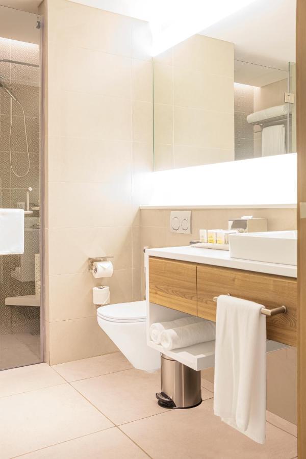 King Room with 15% disc on Food, Soft Beverages & Laundry,1152962370:JPEG