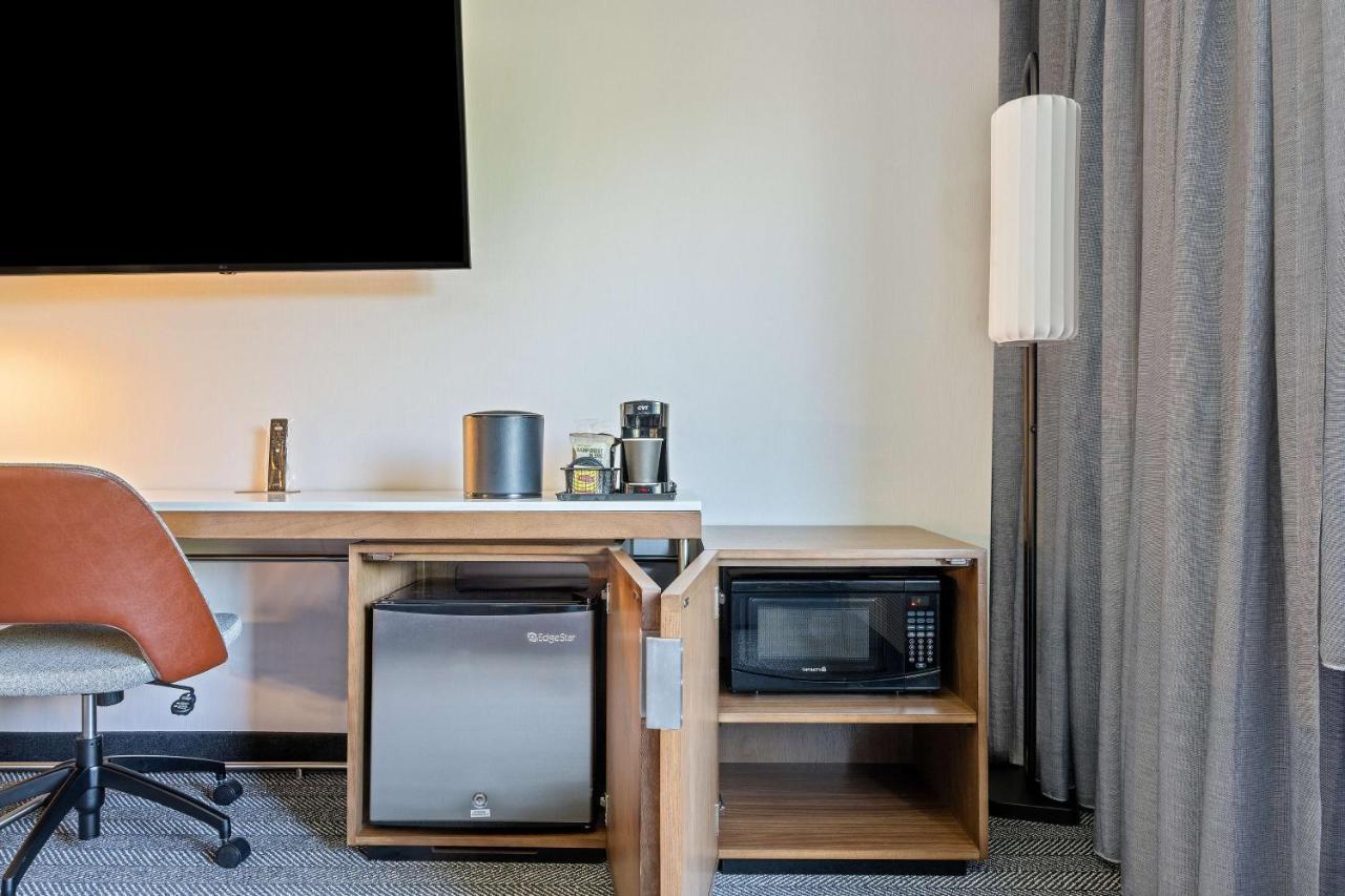 Deluxe Two Queens,1246550899:JPEG