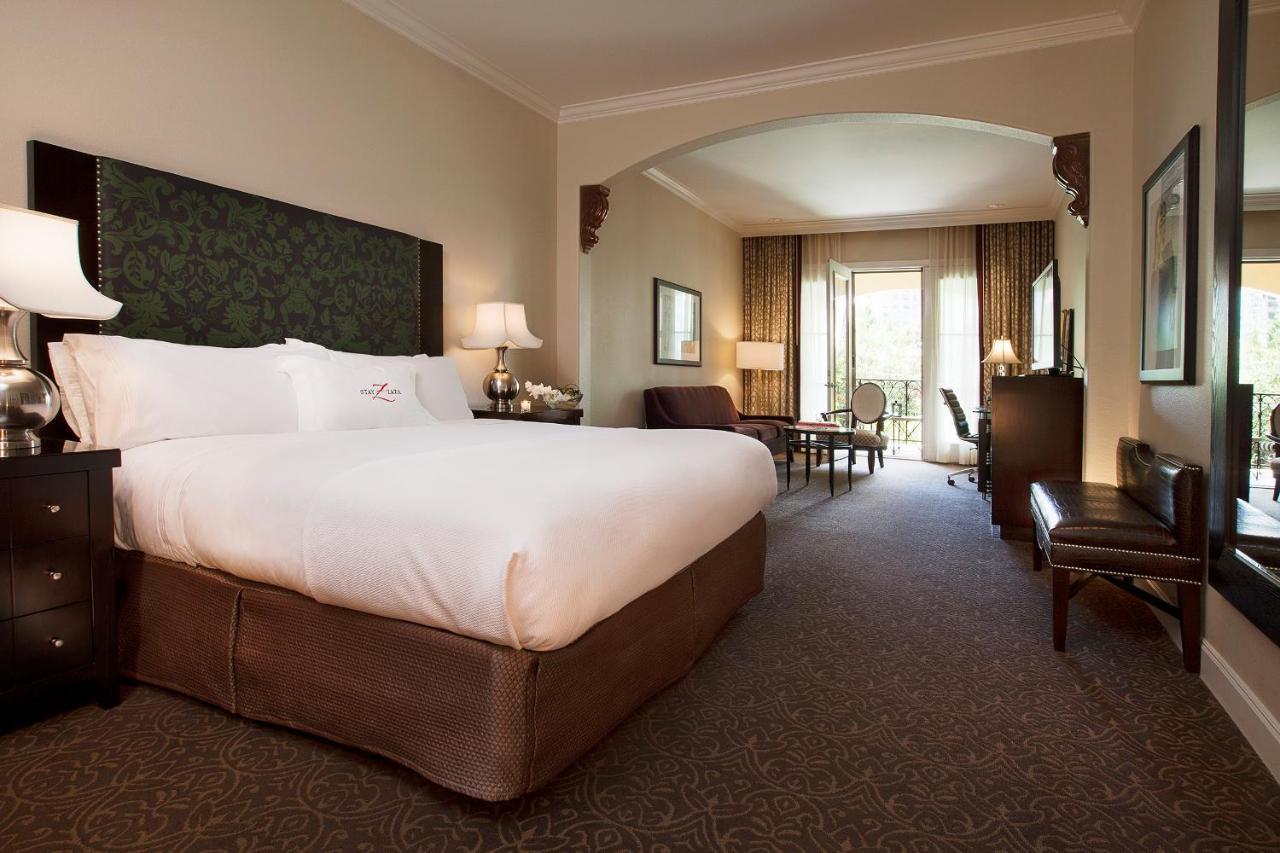 Premium Balcony 1 King Bed