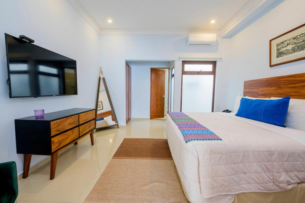 Deluxe Queen Suite