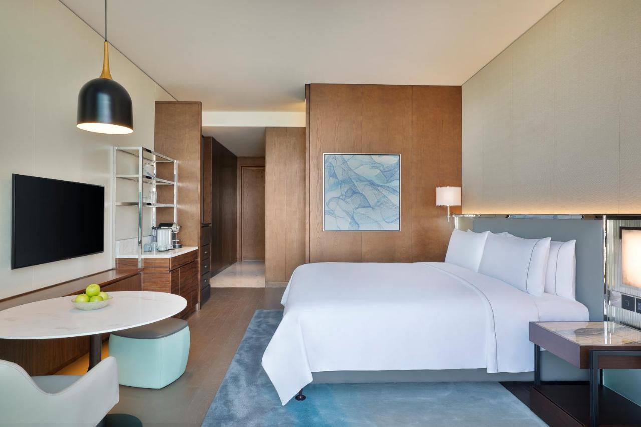 Superior City View King,1189874392:JPEG