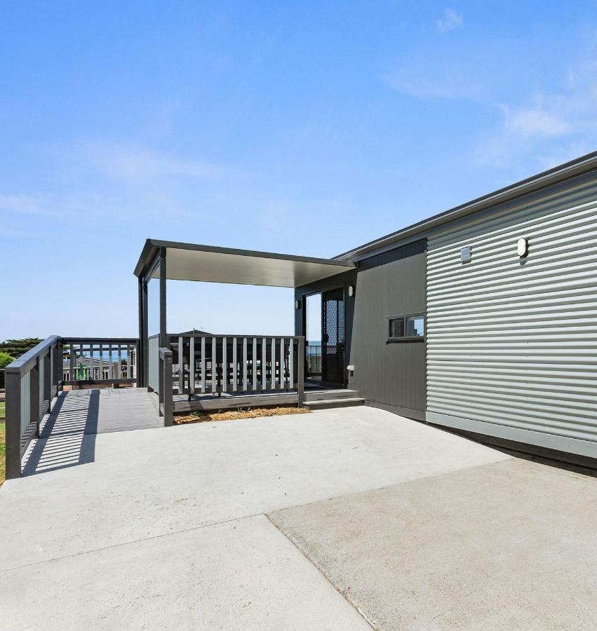 Deluxe Two-Bedroom Cabin with Ocean View