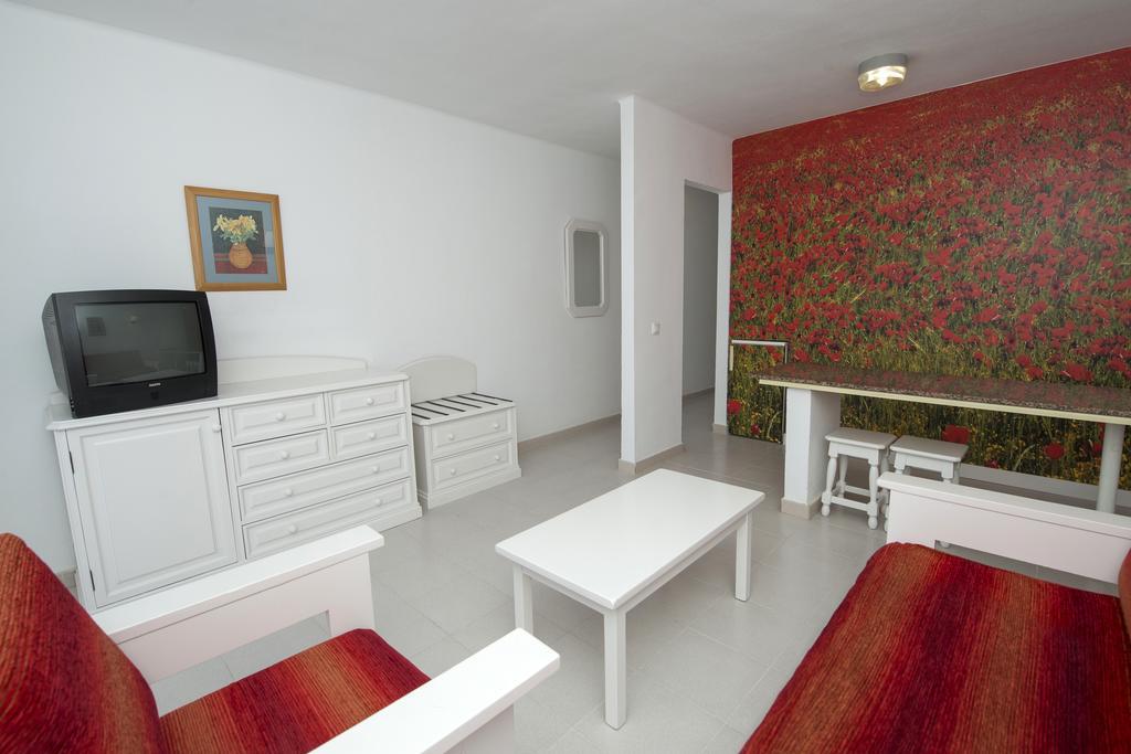 Basic Family Room