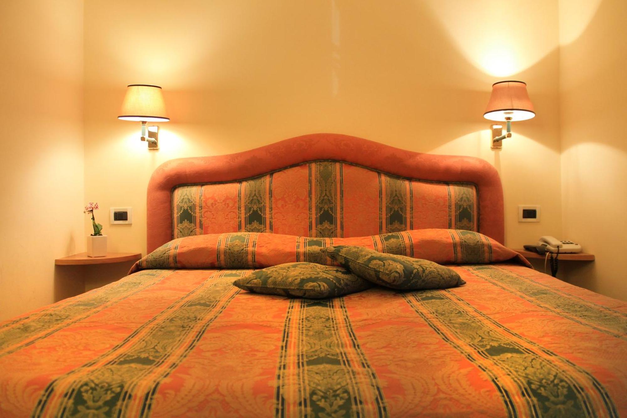 Double or Twin Room,61986427:JPEG
