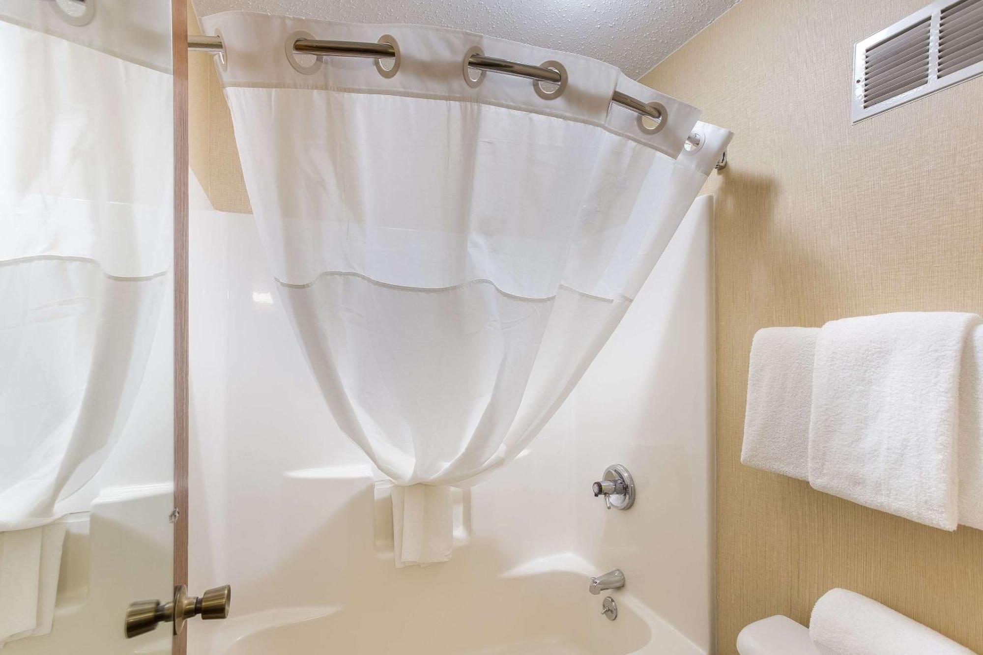 King Room - Non-Smoking,1217533771:JPEG