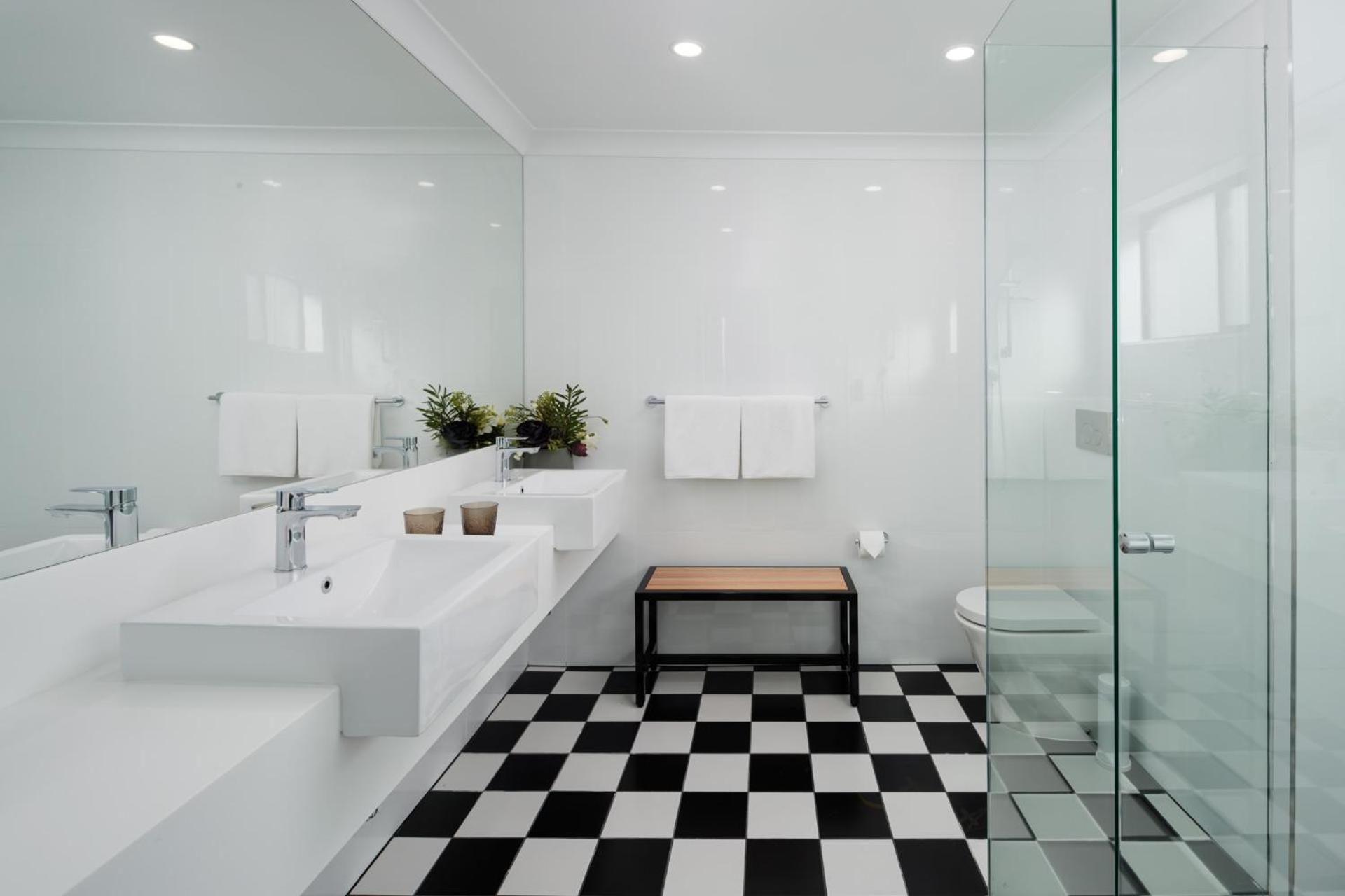 Antique Suite,1282545889:JPEG