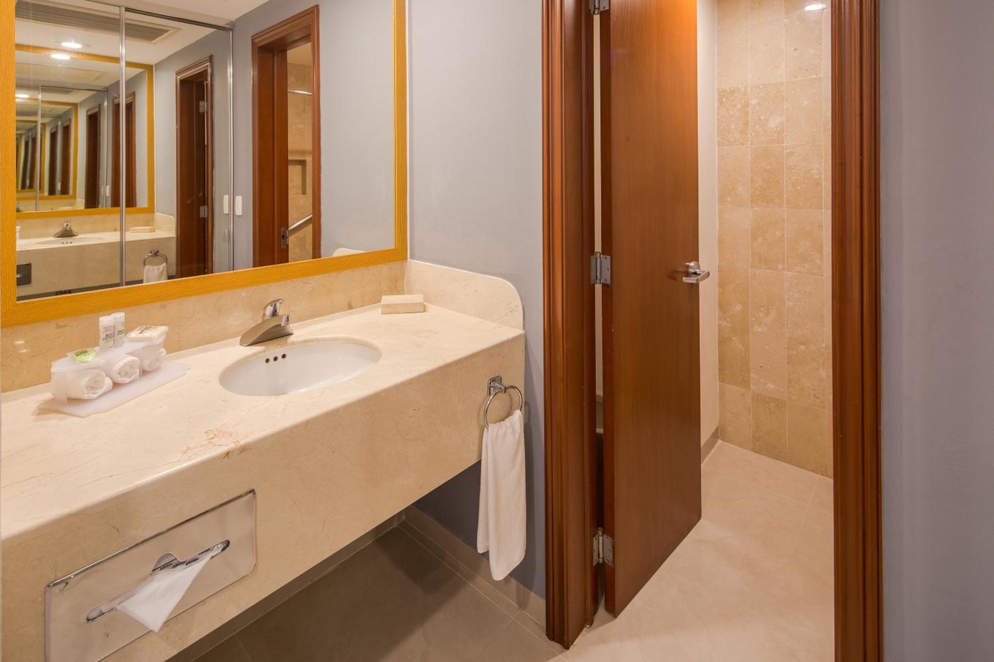 Superior King Studio Suite - Non-Smoking,1273550635:JPEG