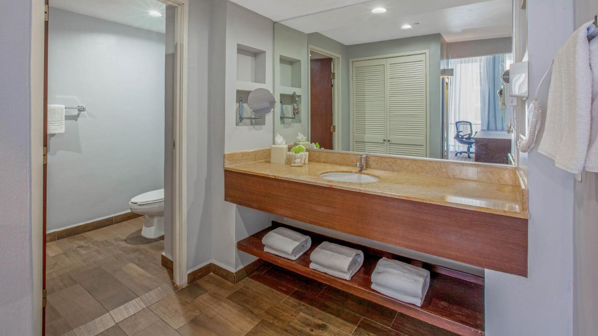 Queen Room with Two Queen Beds - Mobility Access/Non-Smoking