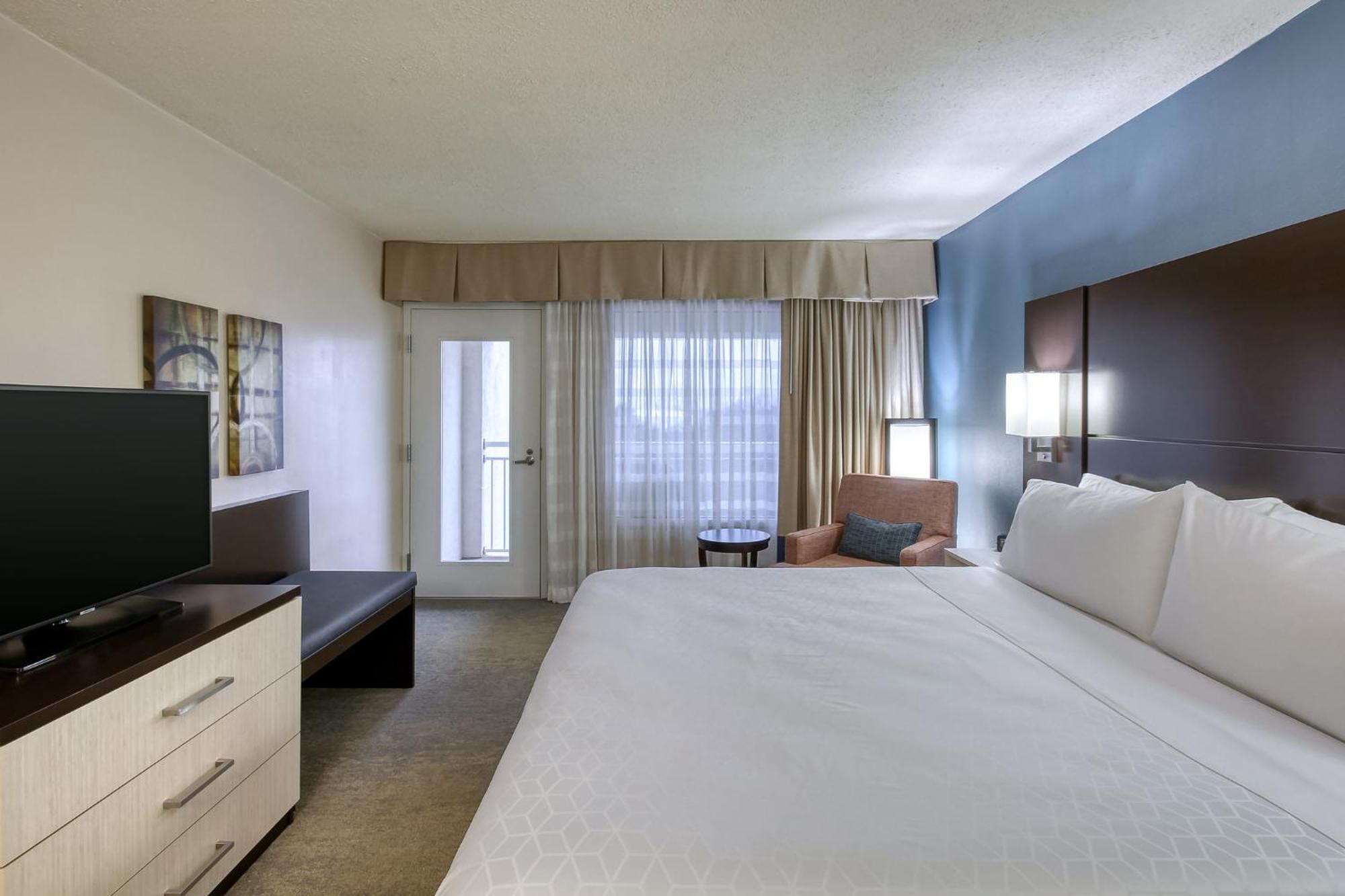 One-Bedroom King Suite with Sofa Bed,1434326335:JPEG