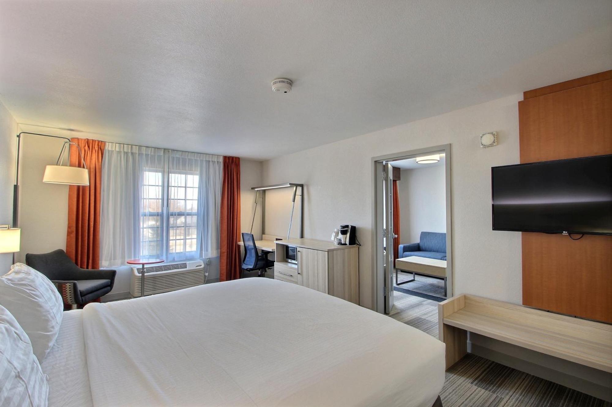 One-Bedroom Suite with Two Beds - Non-Smoking