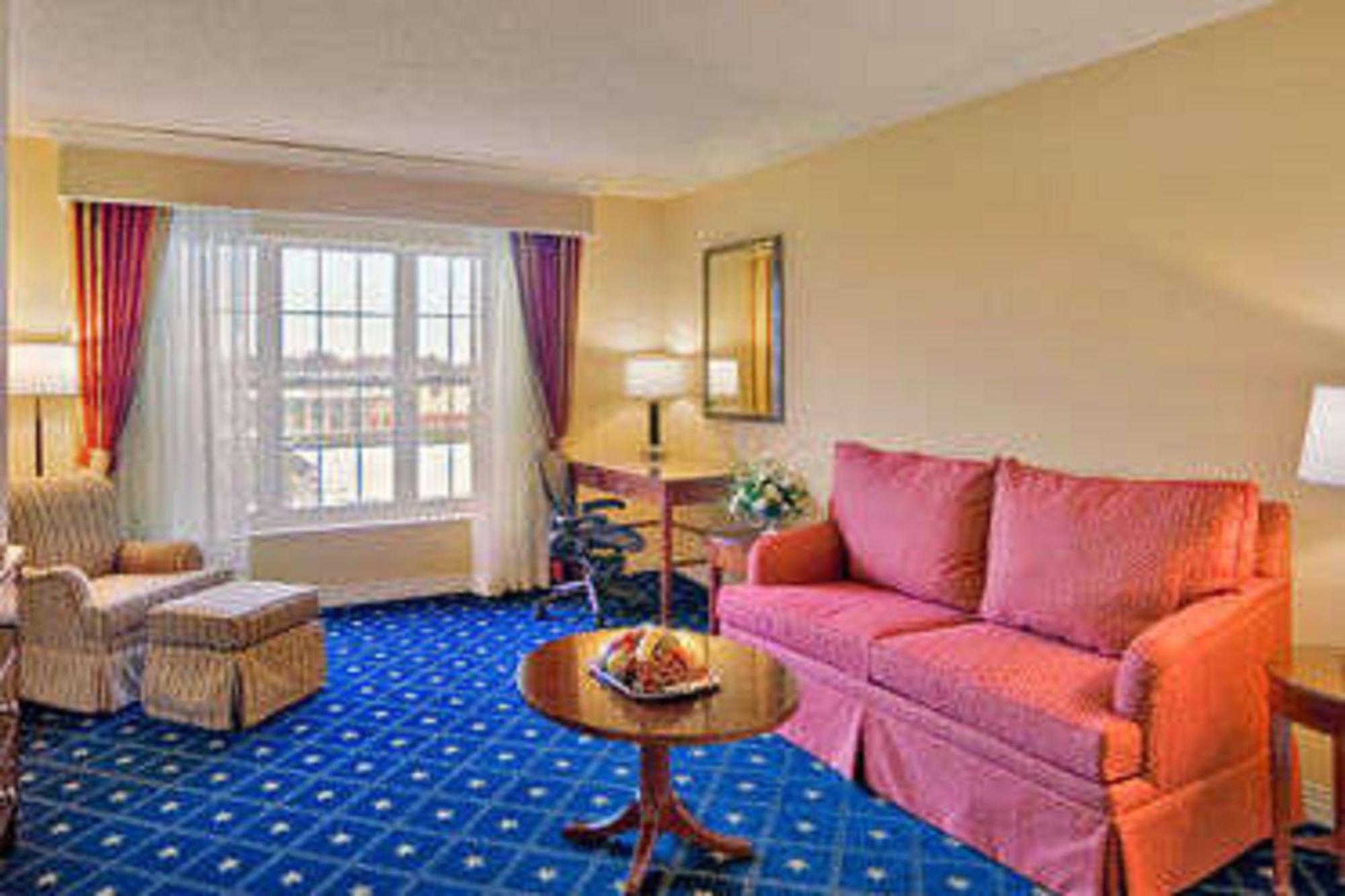 One-Bedroom King Suite Non-Smoking