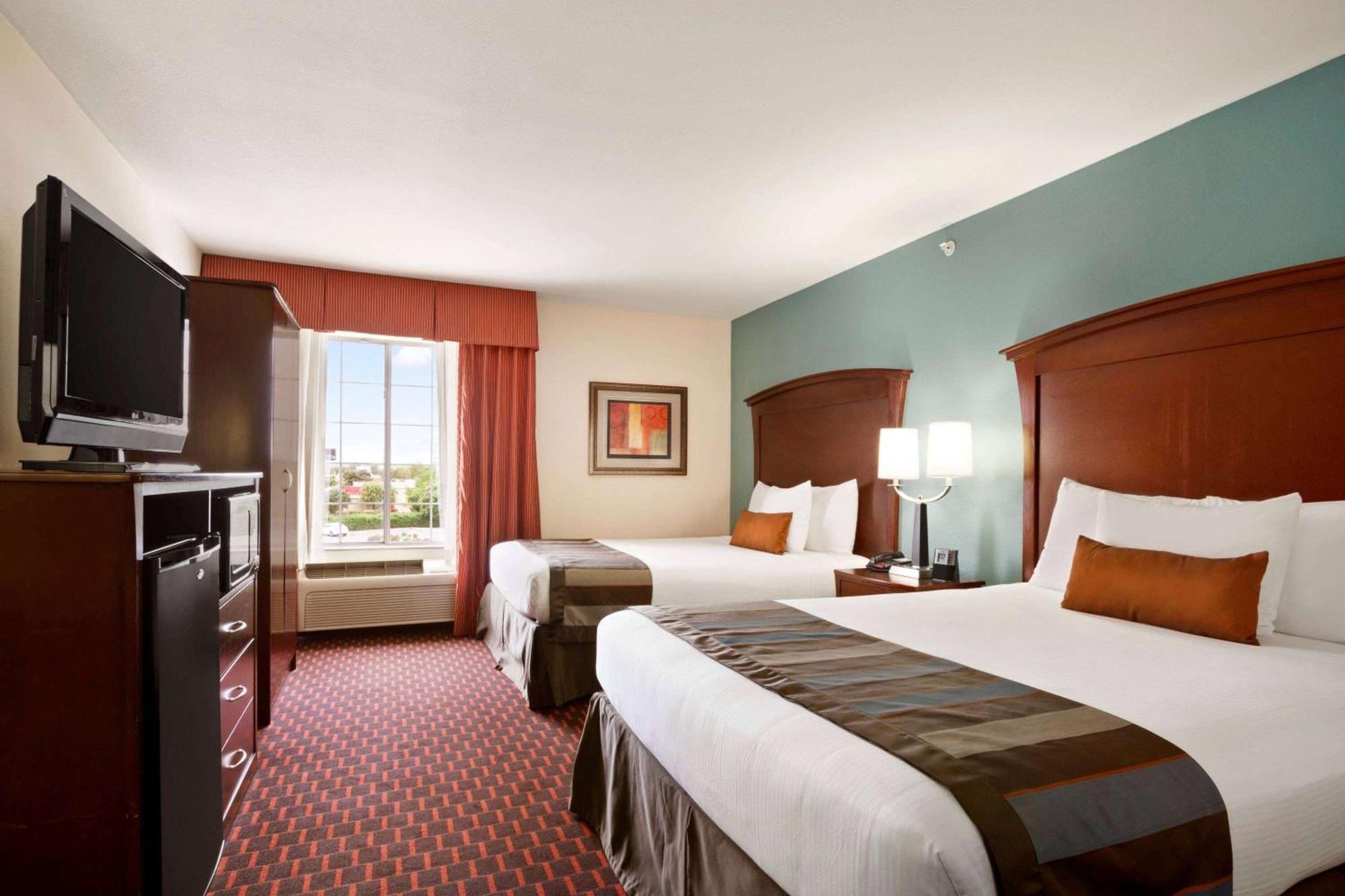 Queen Room Two Queen Beds Non-Smoking