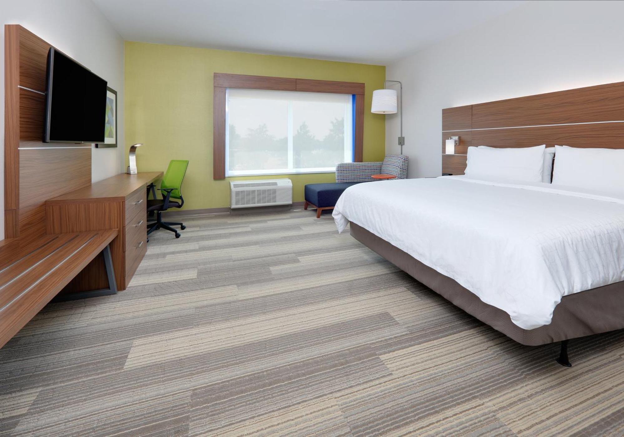 King Room Hearing Accessible or Non-Smoking
