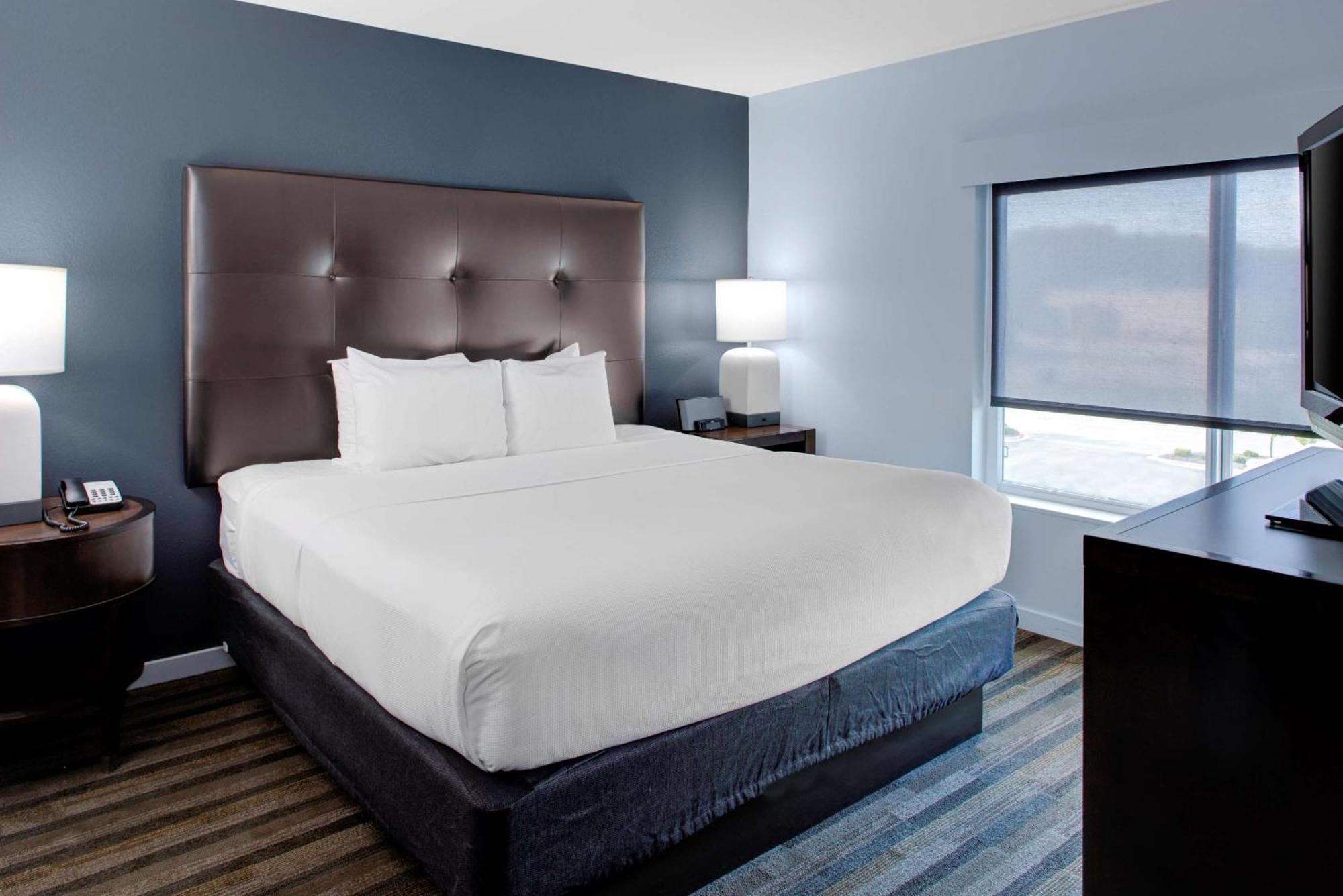 King Room with Accessible Tub - Disability Access