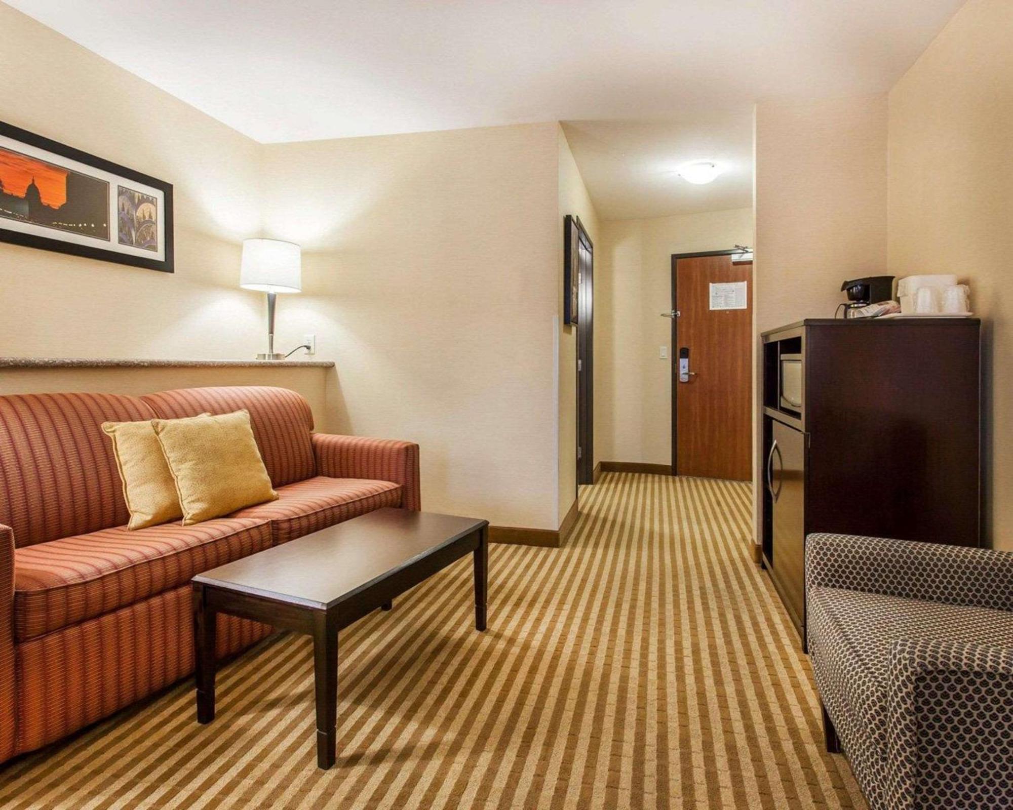 Queen Suite Non-Smoking