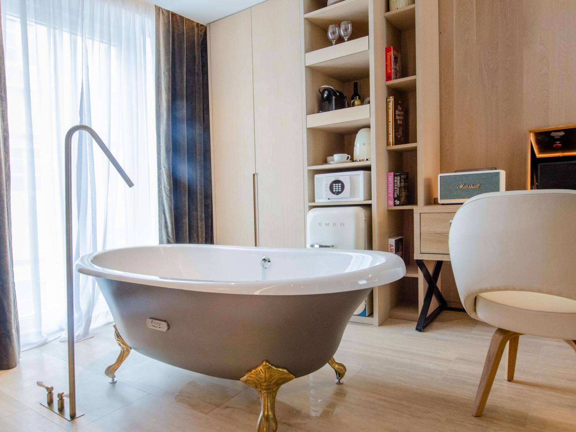 Contemporary Junior Suite
