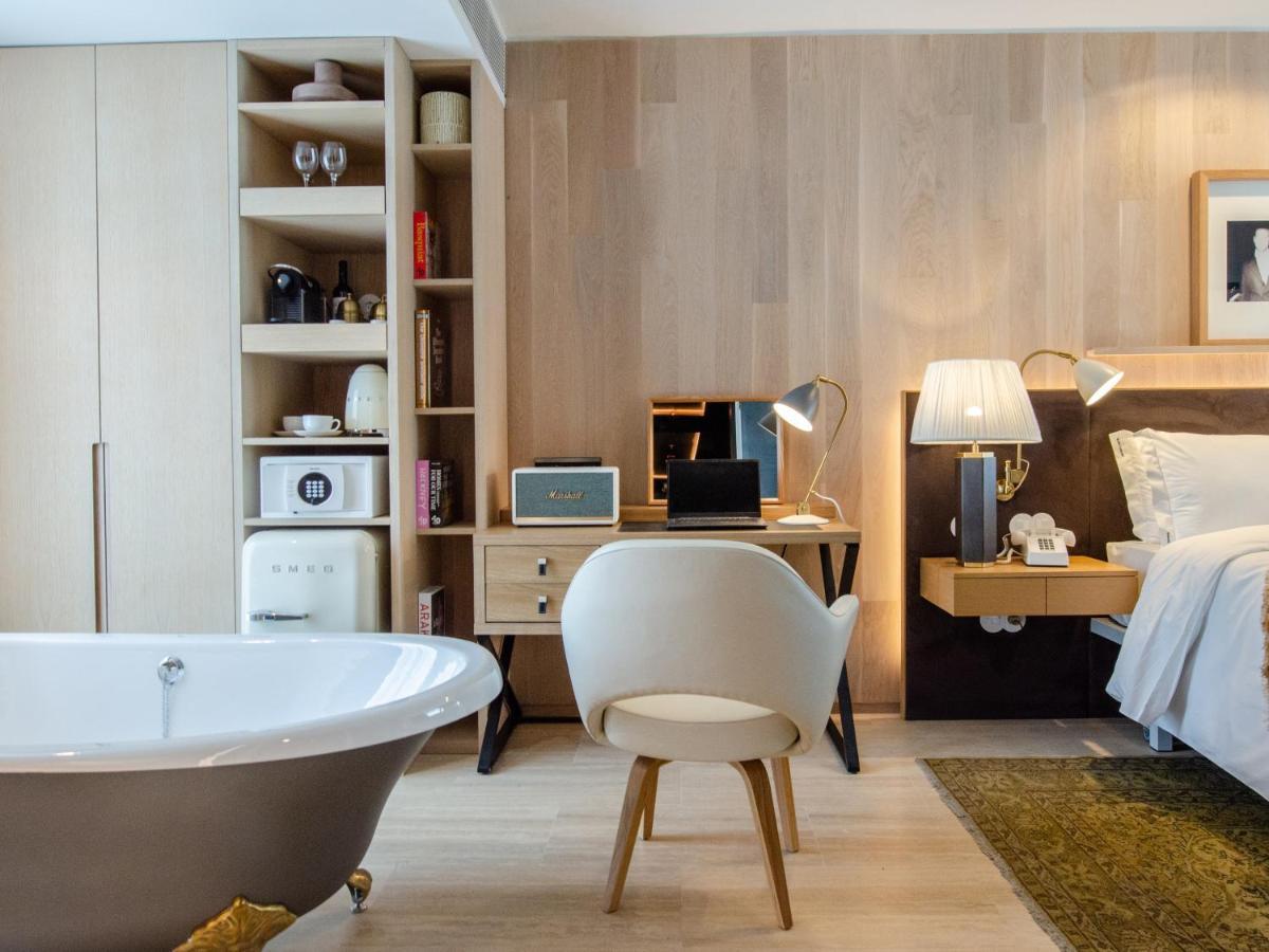 Contemporary Junior Suite