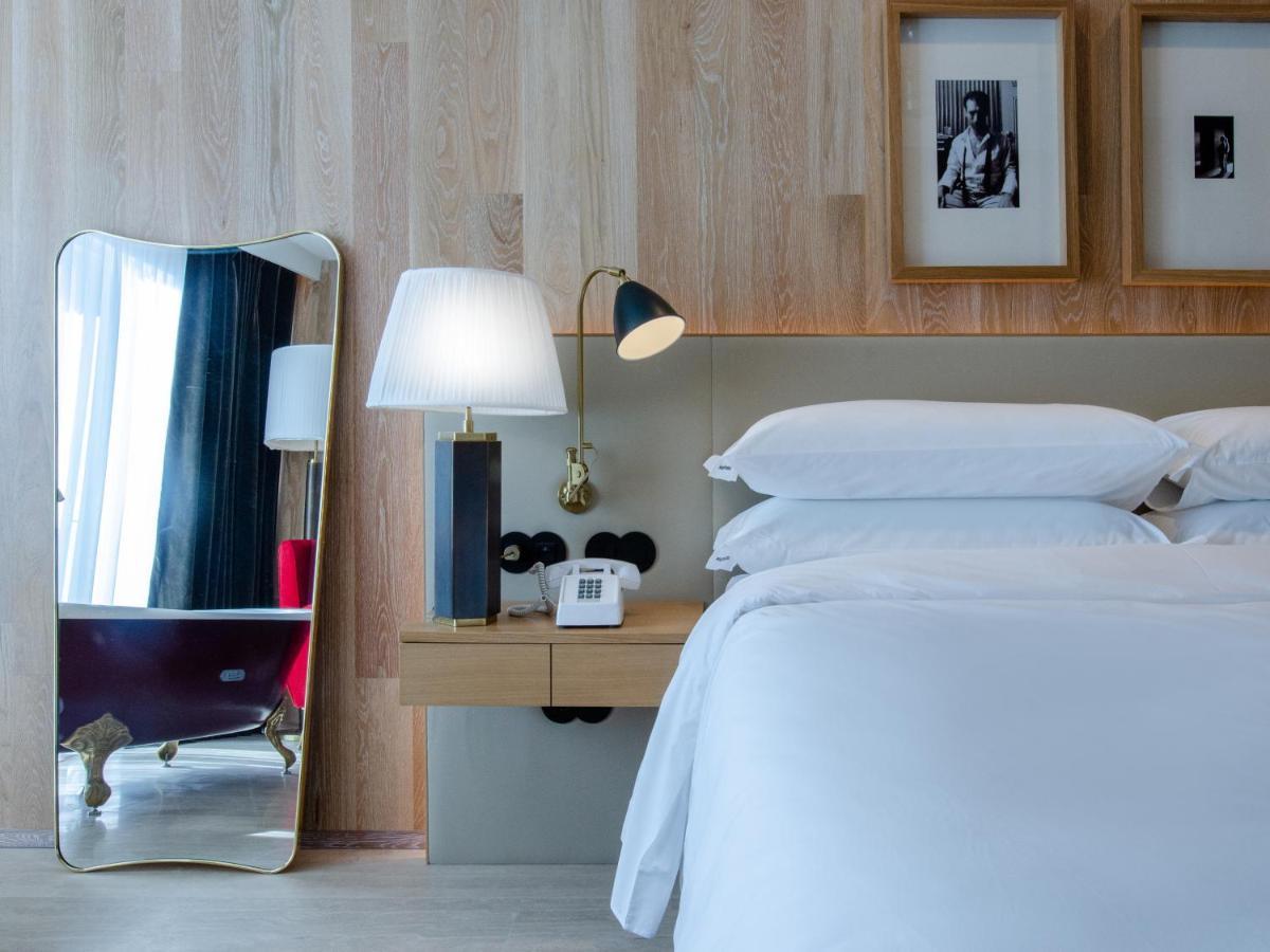 Contemporary Junior Suite