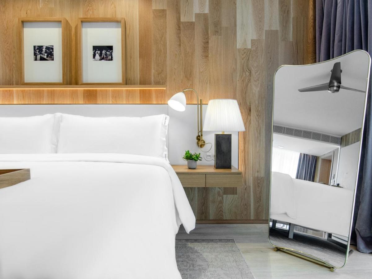 Contemporary Junior Suite