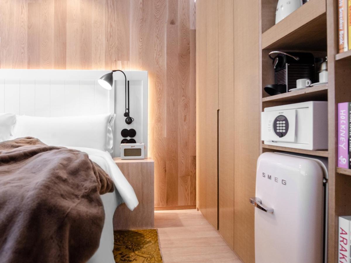 Contemporary Standard Small Room