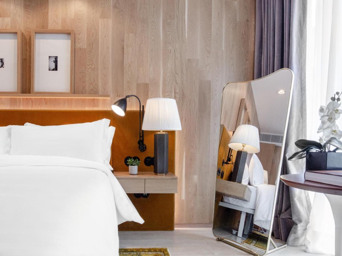 Contemporary Junior Suite
