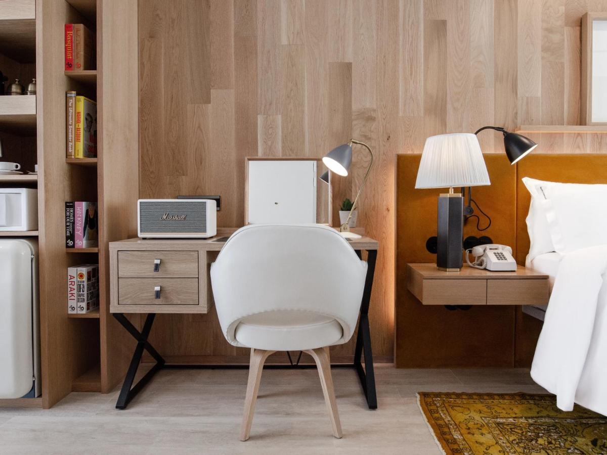 Contemporary Junior Suite
