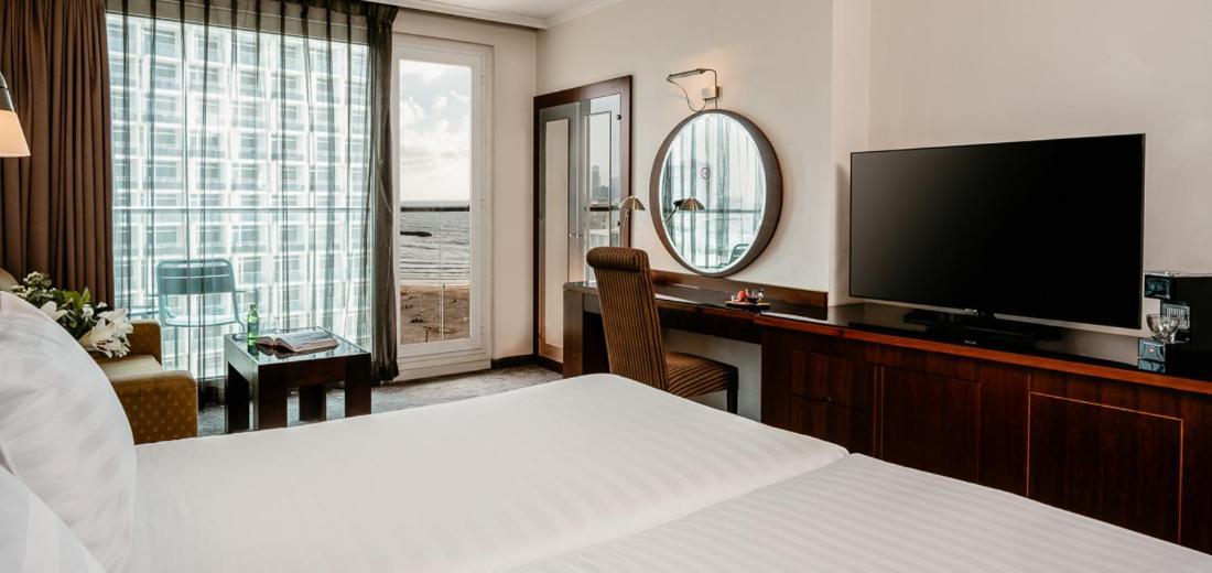 Deluxe King Room with Sea View