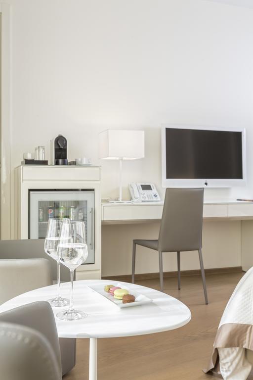 Deluxe Room without Window,757756258:JPEG