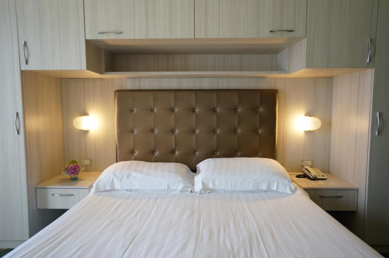 Economy Double Room with Lake View