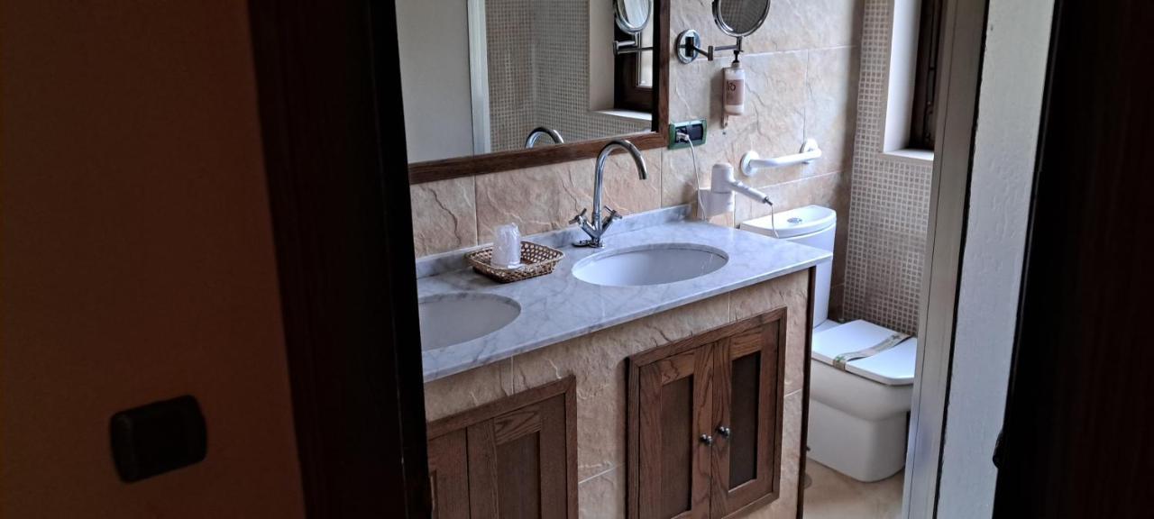 Double Room,1360132571:JPEG
