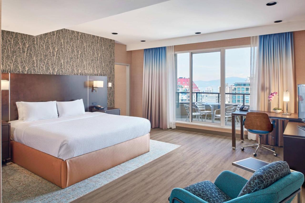 1 Bedroom Penthouse Suite 1 King Sofa bed Top floor