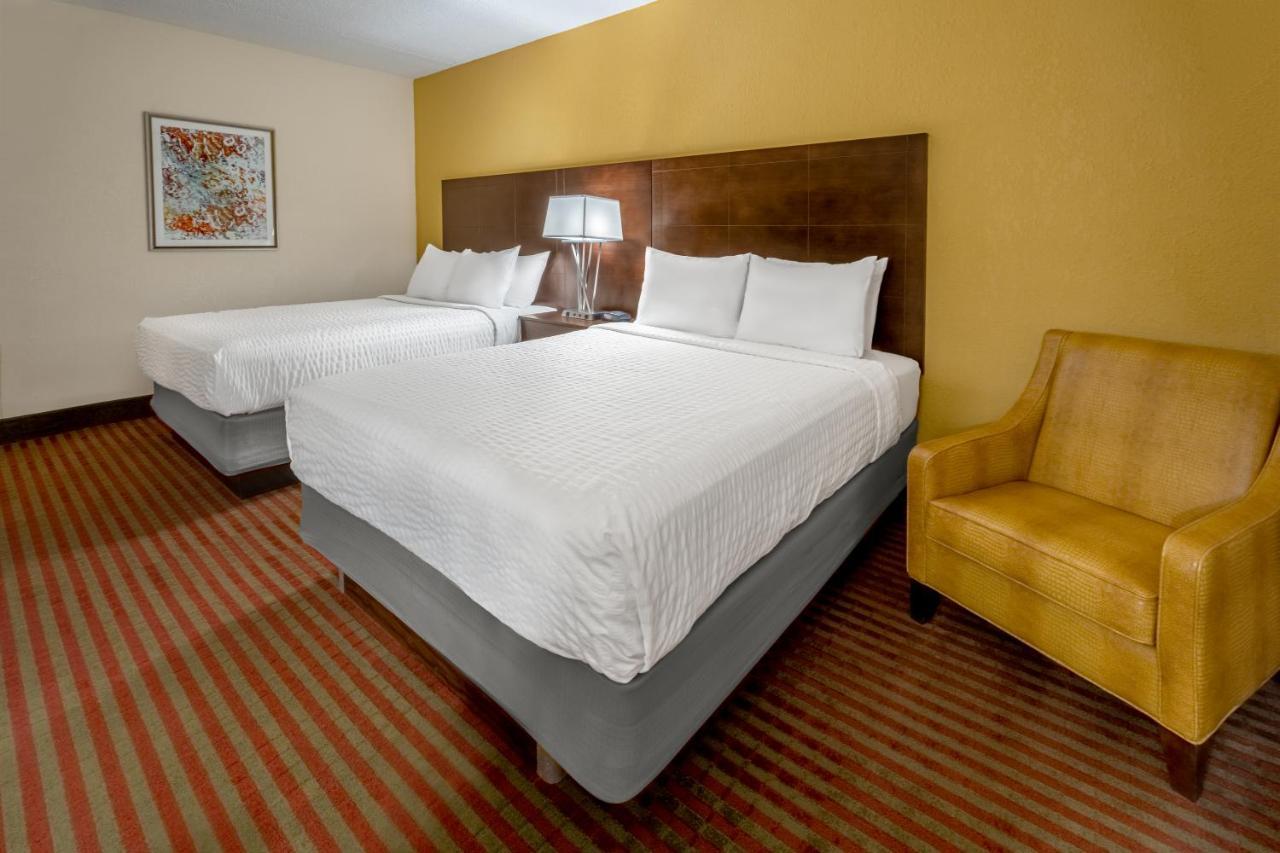 Queen Room with Pool View