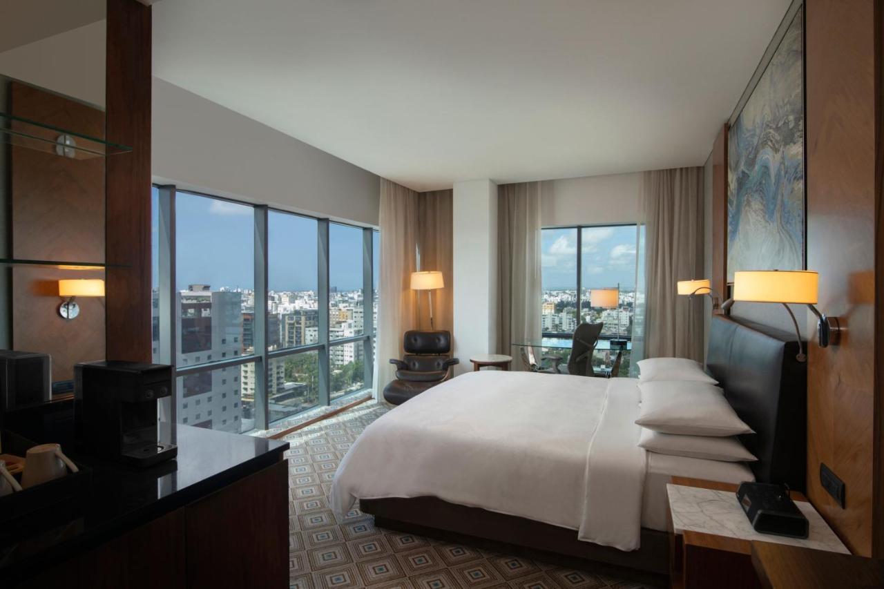 Deluxe Room 1 King Bed