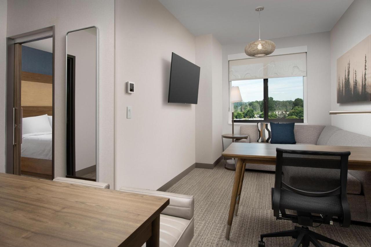 One-Bedroom King Suite with Sofa Bed,1403040926:JPEG