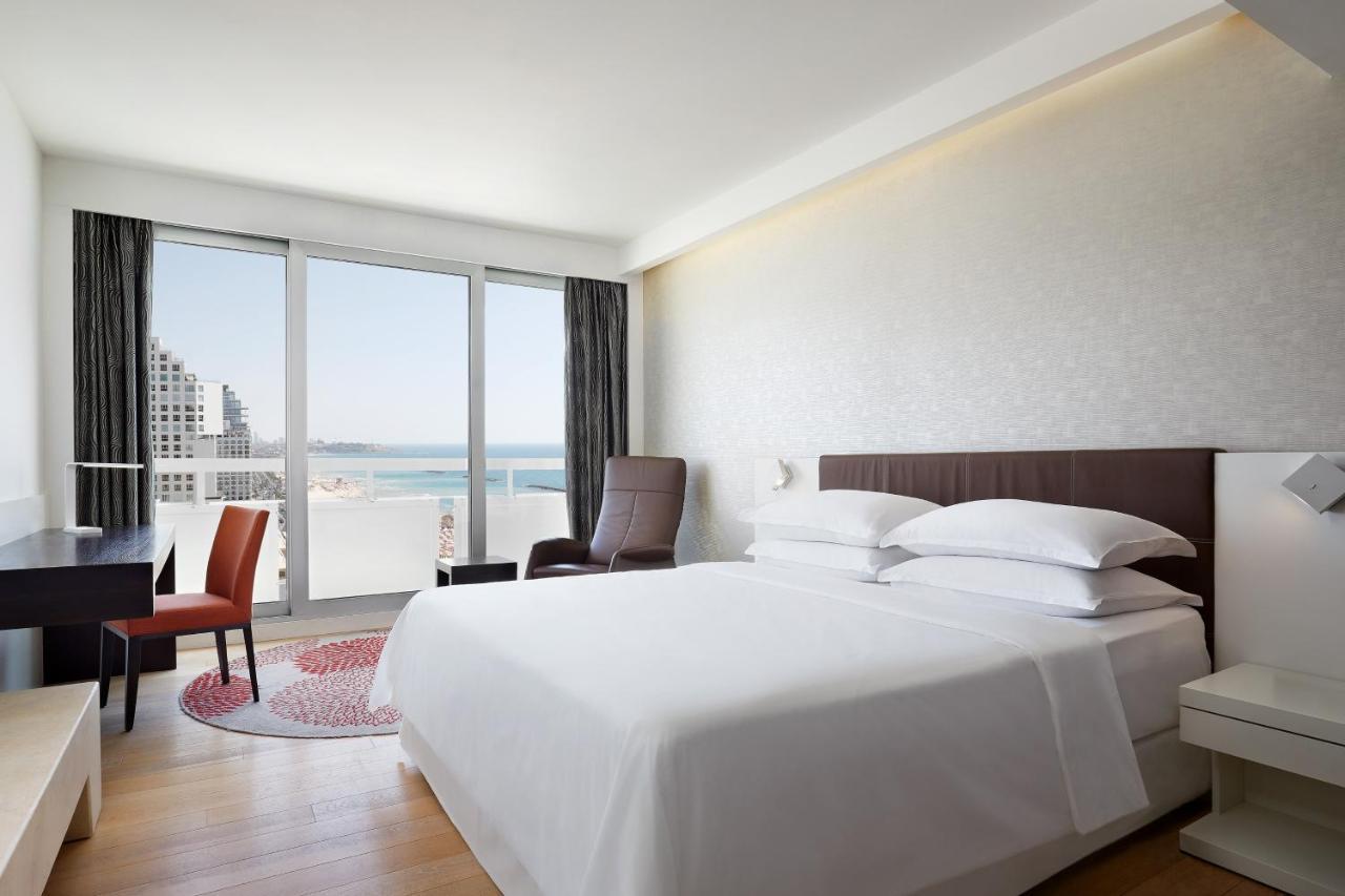 Premium Kamer met Queensize Bed en Balkon - Aan Zee/Middenverdieping