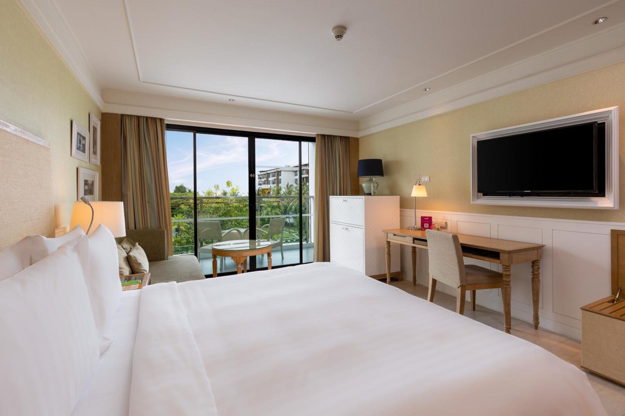 Deluxe Double Room with Pool View