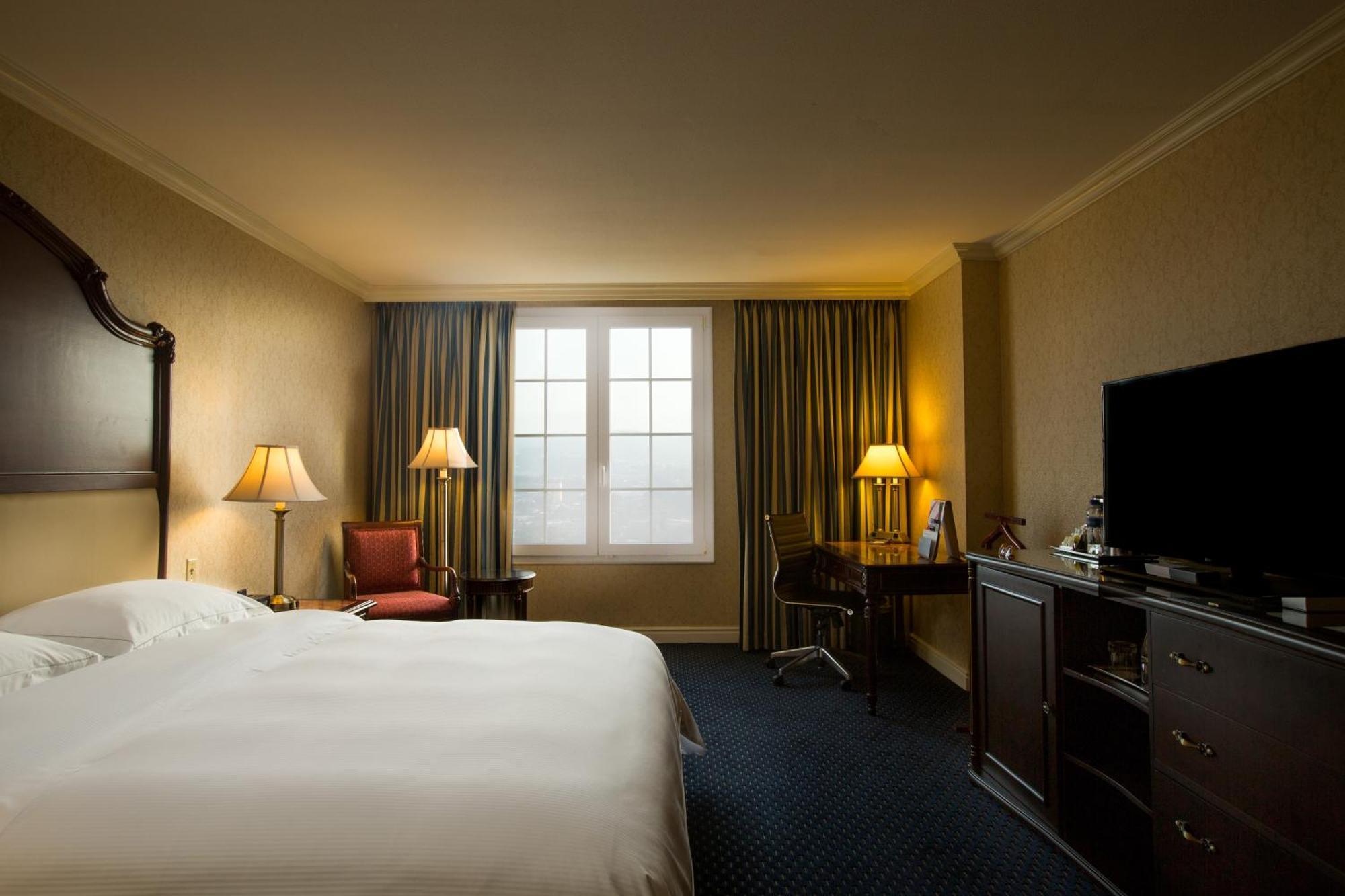 Superior Executive King Room VIP Lounge Access