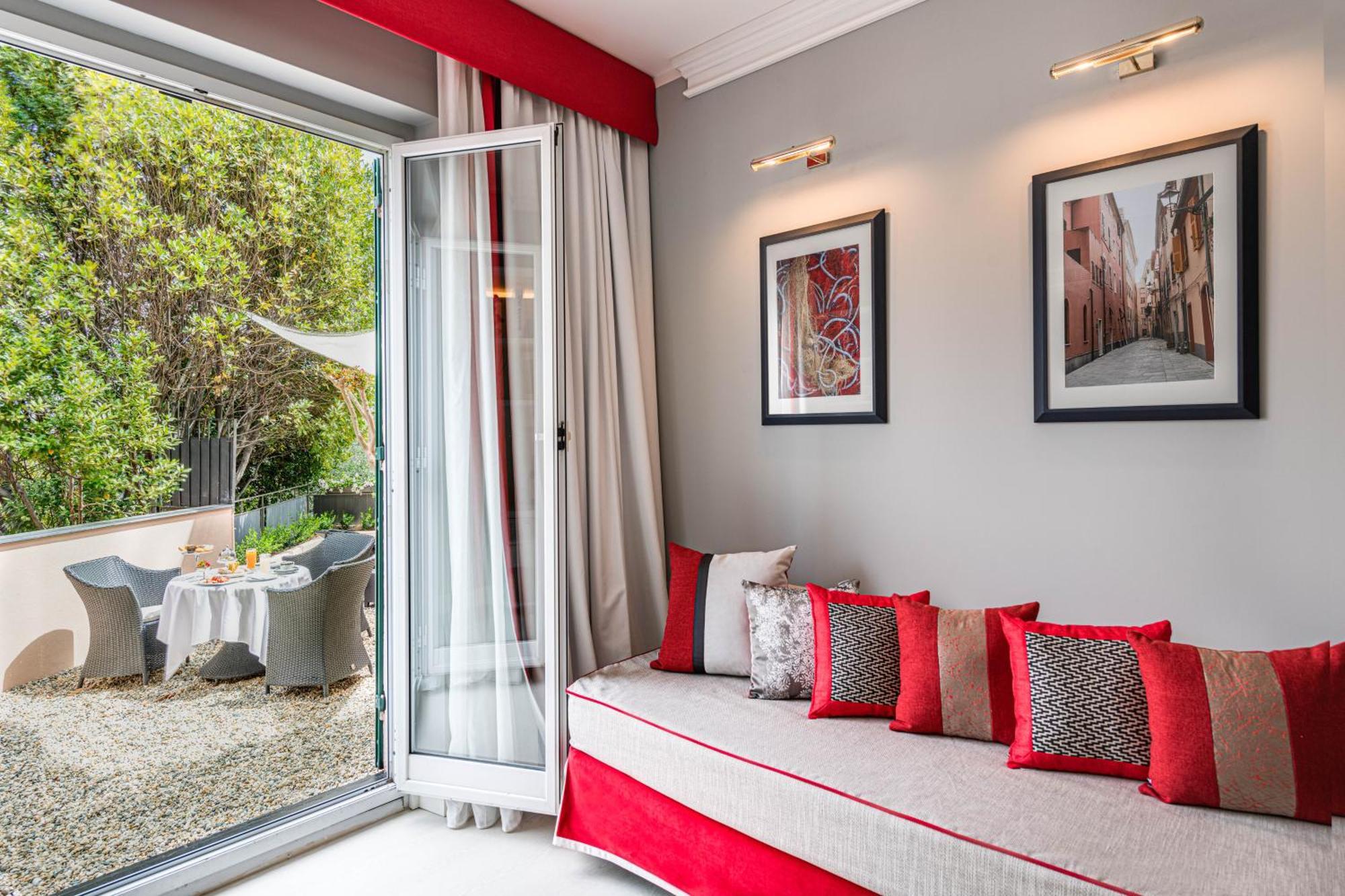 Junior Suite Deluxe Private Garden