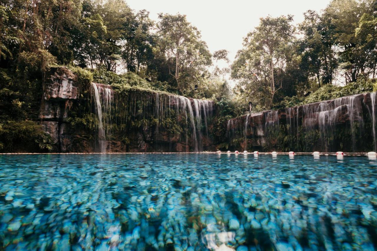 Suite,1540965040:JPEG