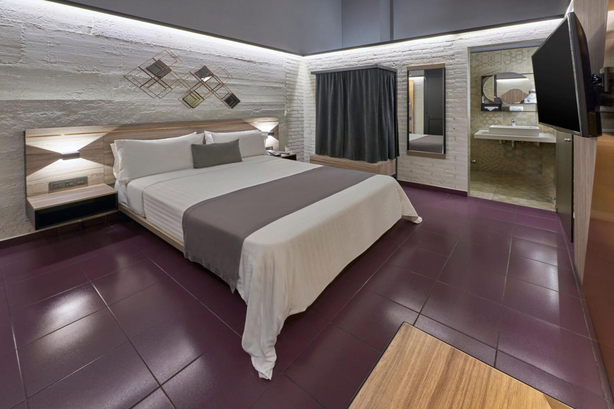 Habitación con cama grande