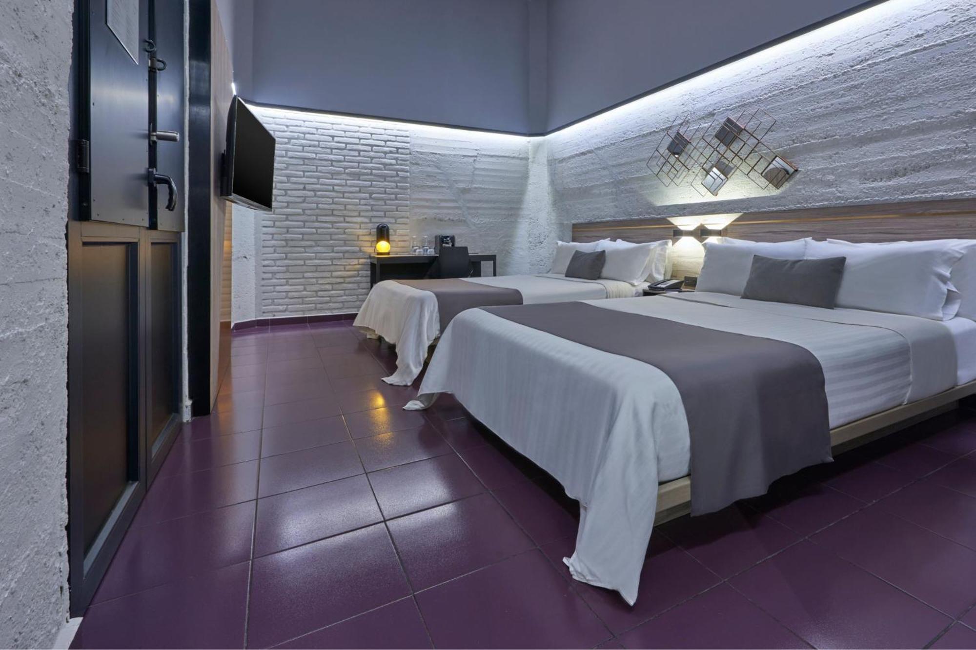 Habitación con 2 camas grandes