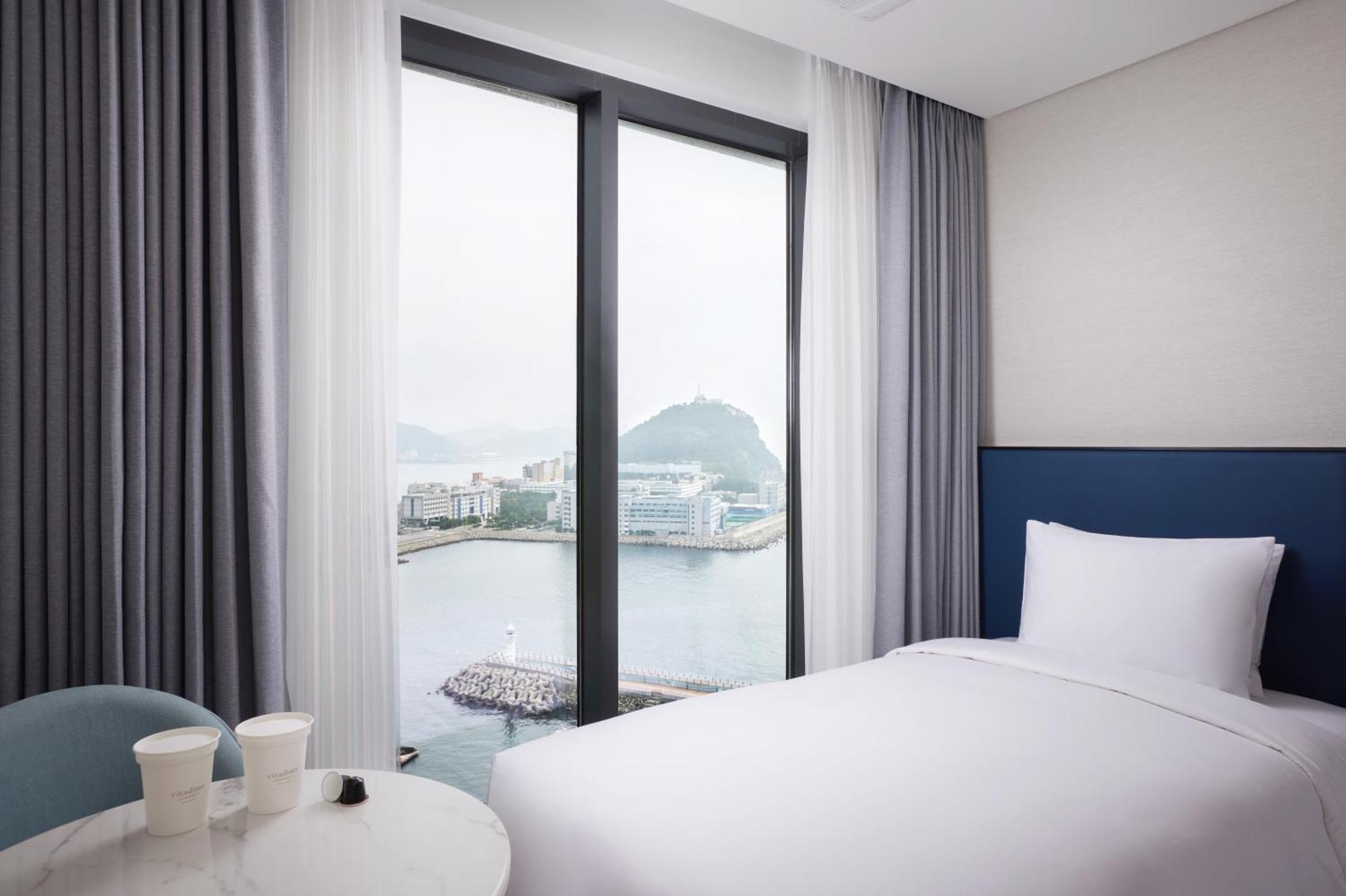 Deluxe Twin Room with Ocean View