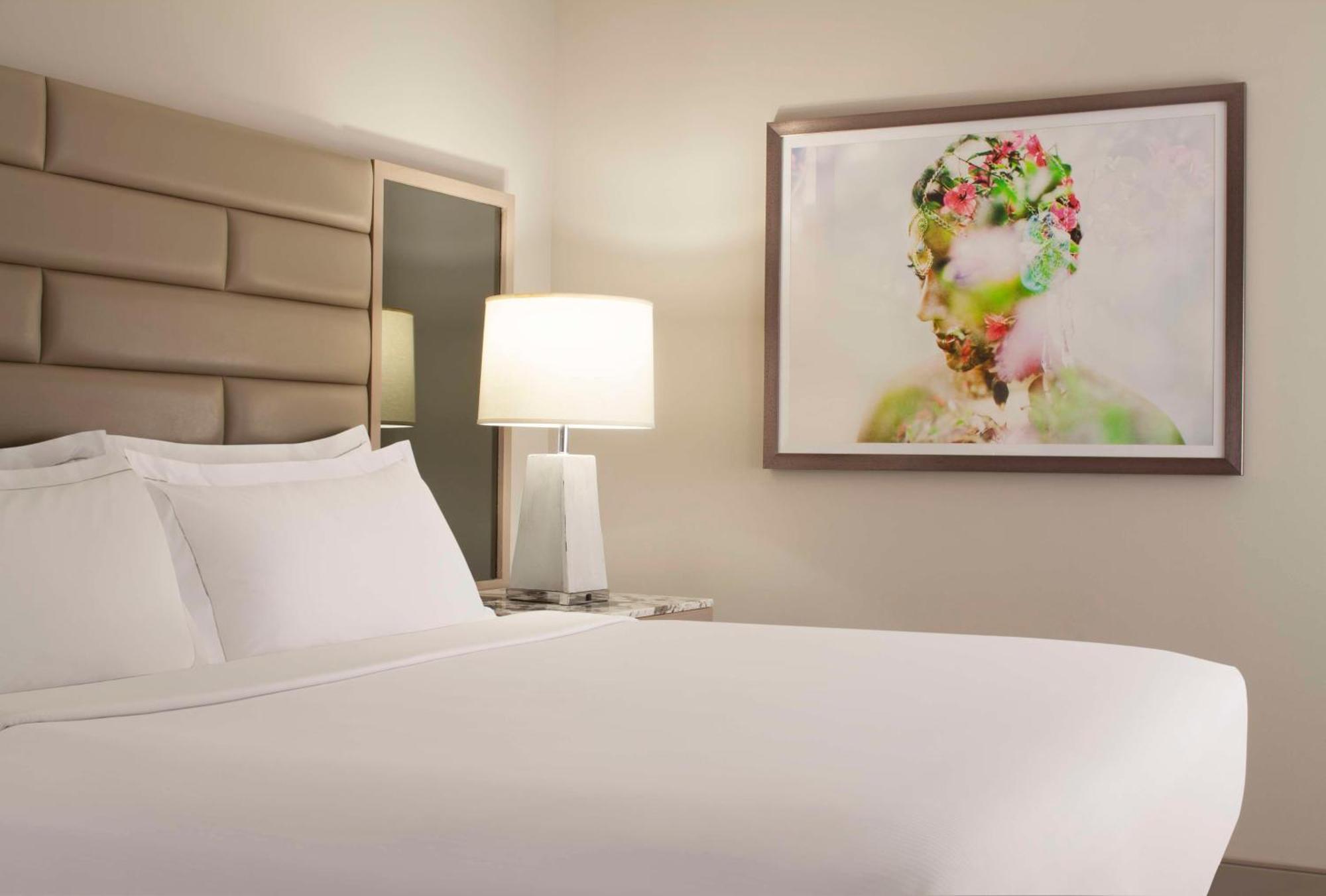 Deluxe King Room City View