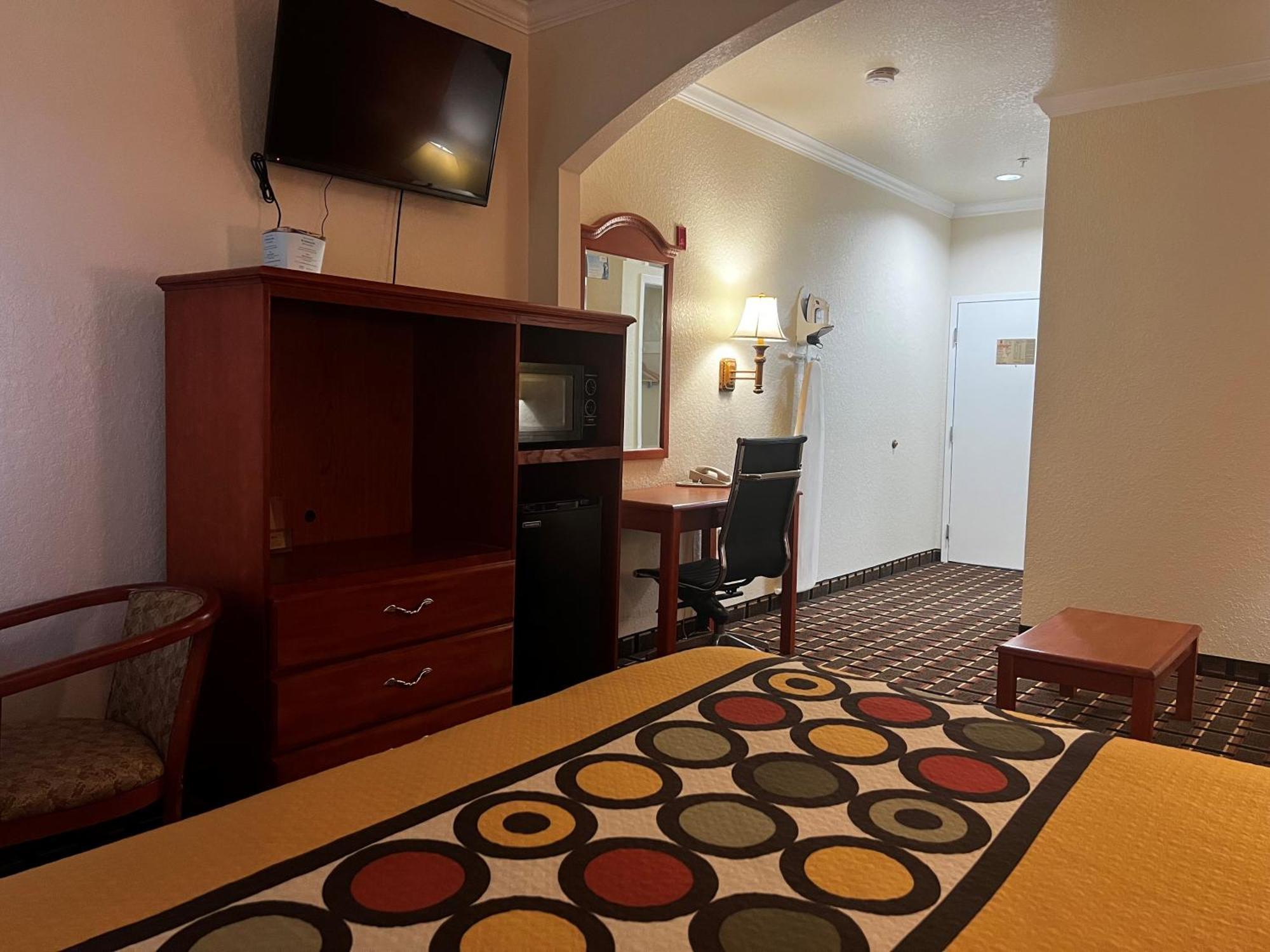 1 King Bed Studio Suite Non-Smoking