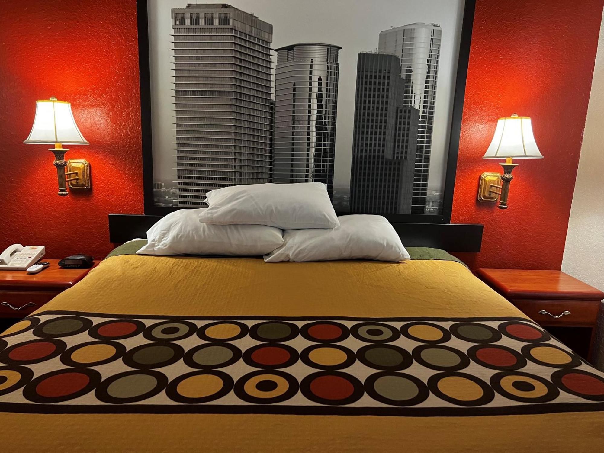 1 King Bed Studio Suite Non-Smoking